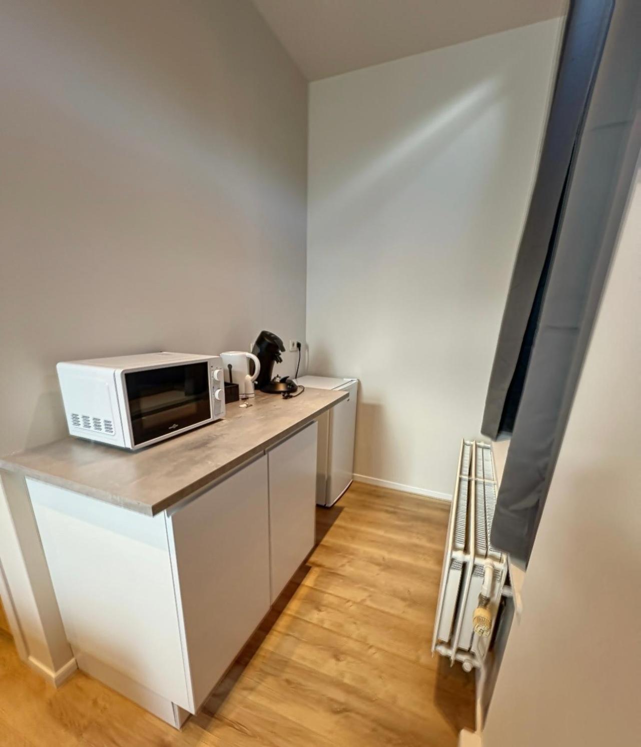 Station 173 B Bruxelles-Charleroi-Airport Apartman Kültér fotó